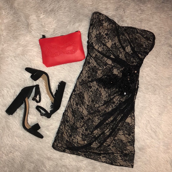 Forever 21 Dresses & Skirts - Black strapless lace dress